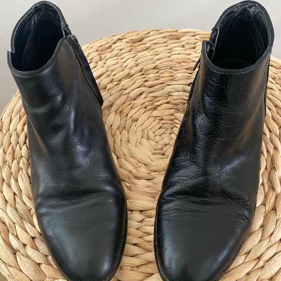 Sam Edelman Black Petty Booties sz 9 - Picture 2 of 6